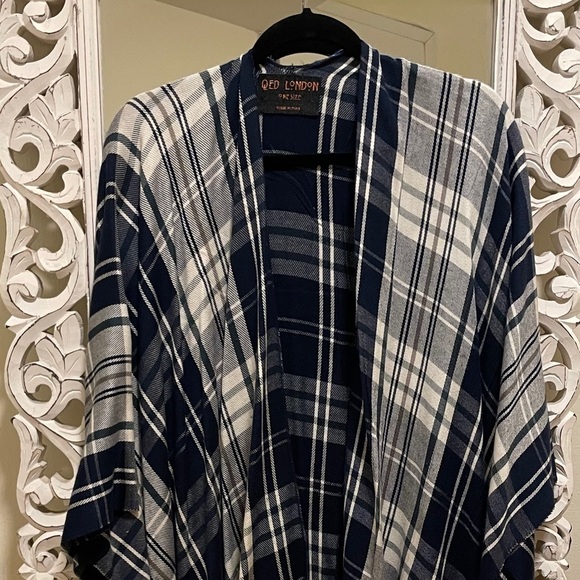 LF Wrap/Shawl - Picture 3 of 5